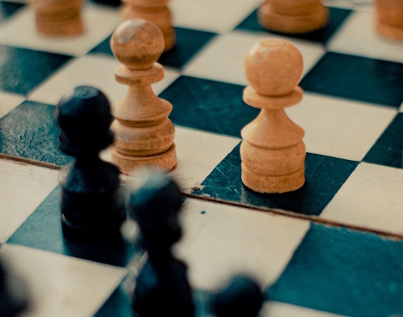 Analyse und Untersuchung politischer Risiken